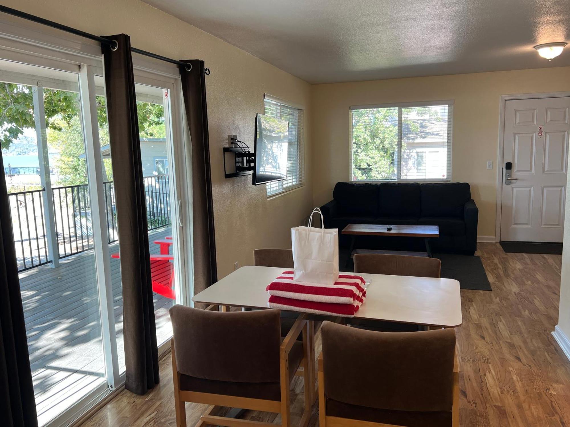 Clear Lake Cottages & Marina Clearlake Esterno foto