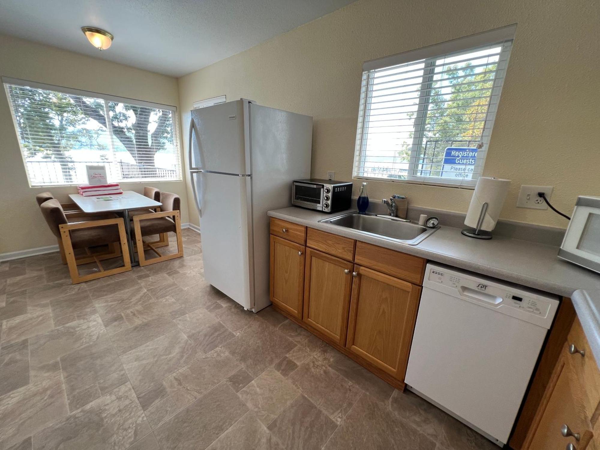 Clear Lake Cottages & Marina Clearlake Esterno foto